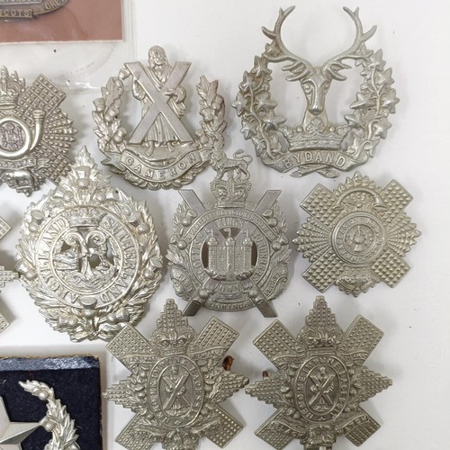 984 - Assorted Scottish Regiment and other badges (box)