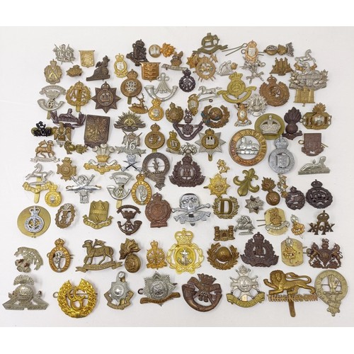 985 - Assorted military cap and other badges