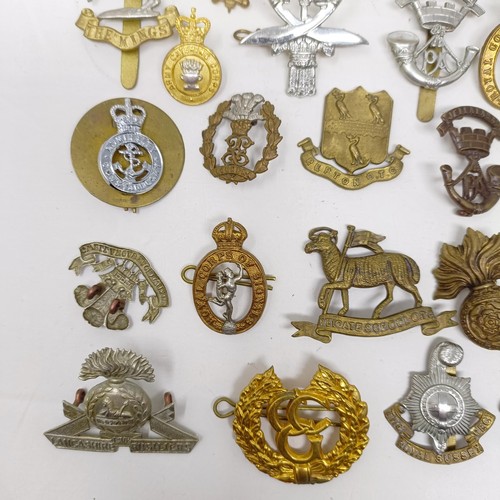 985 - Assorted military cap and other badges