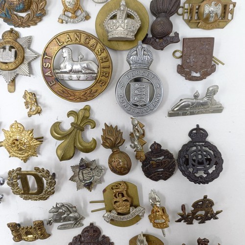 985 - Assorted military cap and other badges