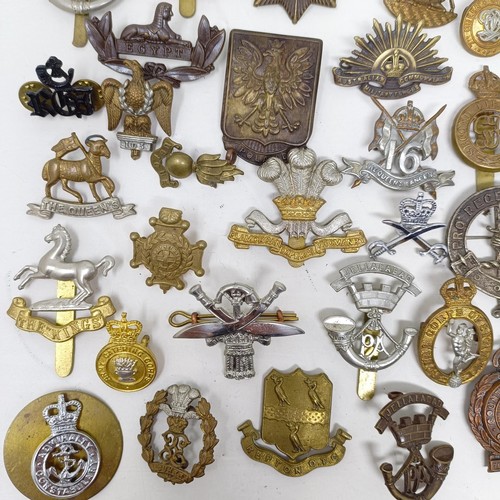 985 - Assorted military cap and other badges