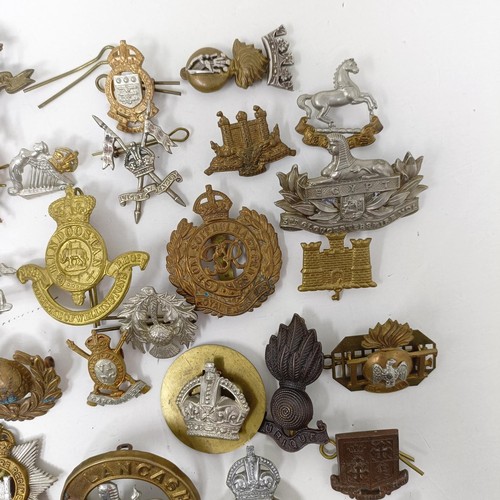 985 - Assorted military cap and other badges