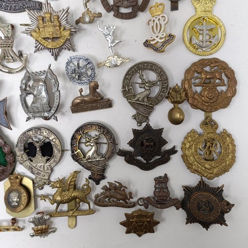 986 - Assorted military cap and other badges