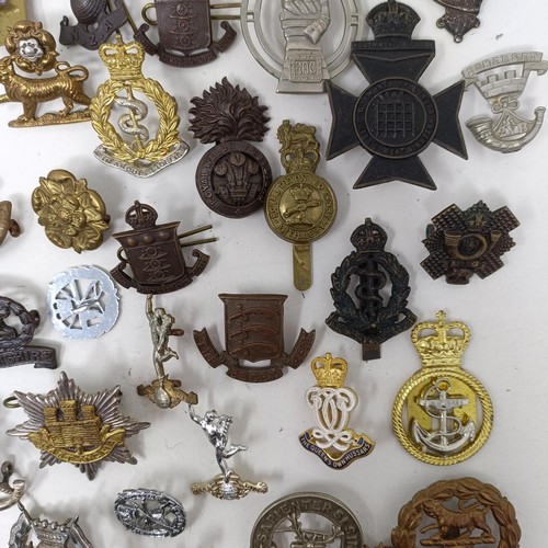 986 - Assorted military cap and other badges