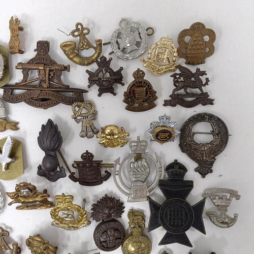 986 - Assorted military cap and other badges