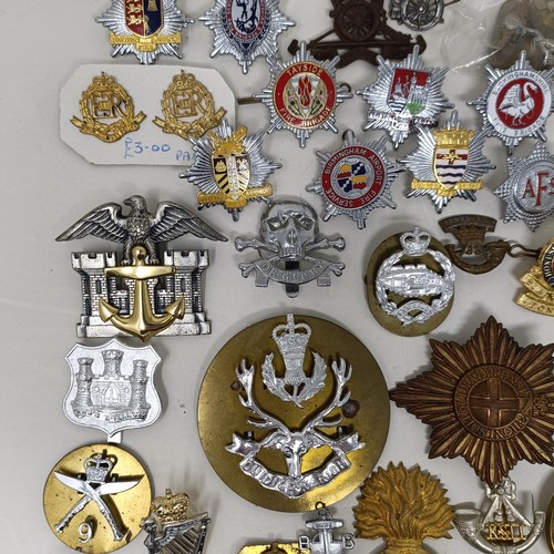 988 - Assorted military badges, including stay-brite