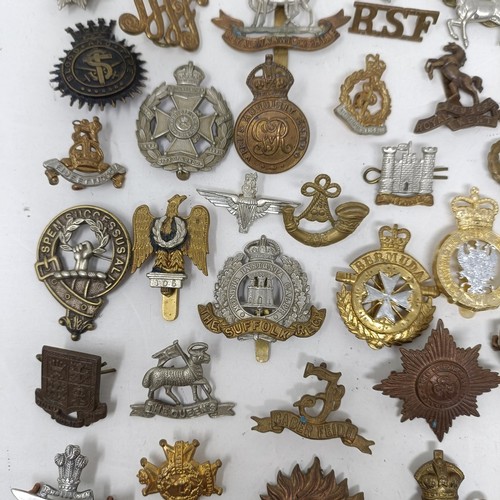 989 - Assorted military cap and other badges