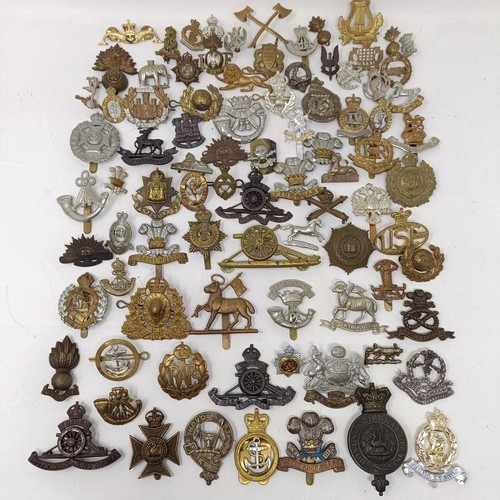 992 - Assorted military cap and other badges