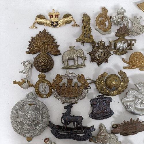 992 - Assorted military cap and other badges