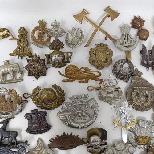 992 - Assorted military cap and other badges