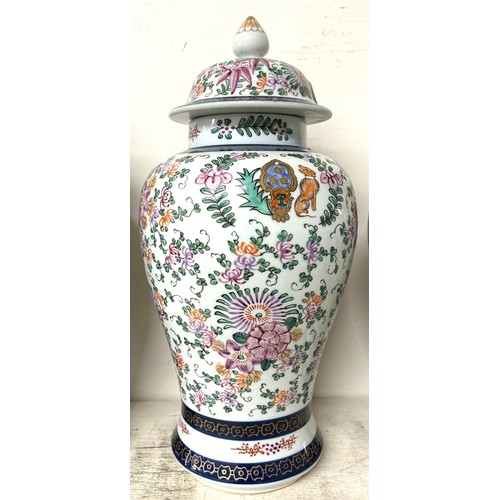 1342 - A Sampson 'Chinese Armorial' garniture of three vases, and covers, 40 cm high (3)