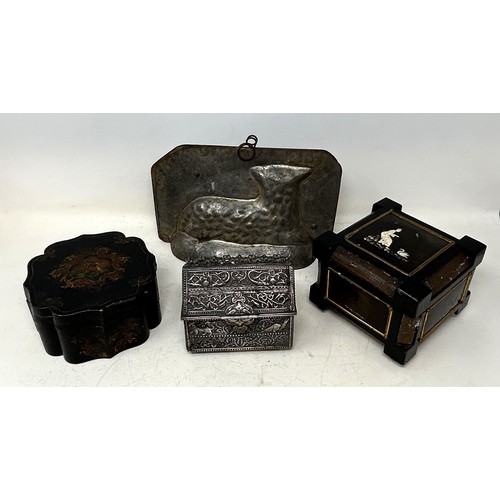 1345 - A 16th century style silver plated casket, 11 cm wide, a jelly type mould, in the form of a sheep, 1... 