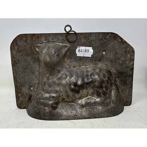 1345 - A 16th century style silver plated casket, 11 cm wide, a jelly type mould, in the form of a sheep, 1... 