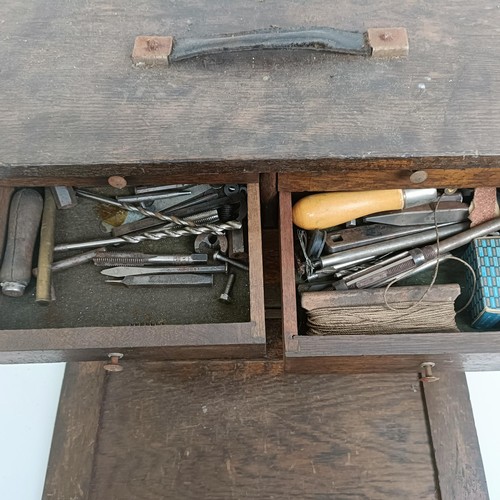 1498 - Assorted clock makers and other tools, in a cabinet 44 cm wide