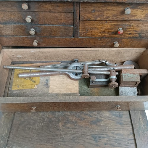 1498 - Assorted clock makers and other tools, in a cabinet 44 cm wide