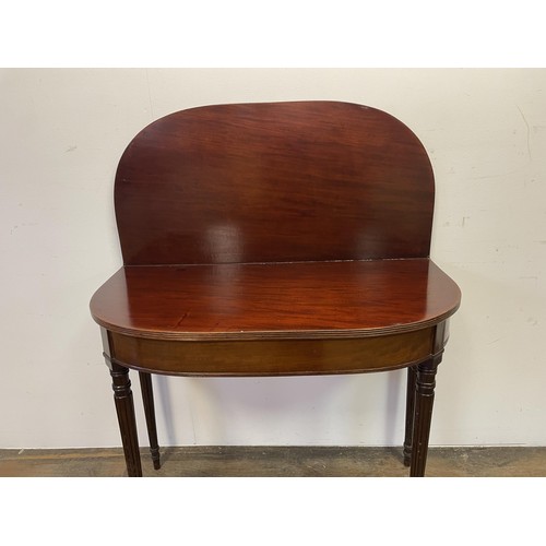 1646 - A mahogany folding tea table, 92 cm wide