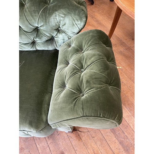 1648 - A Chesterfield style drop end sofa, 165 cm wide