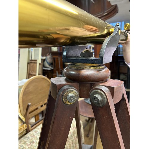 1531 - An early 20th century large brass telescope, by Broadhurst Clarkson & Co, 63 Farringdon Road, London... 