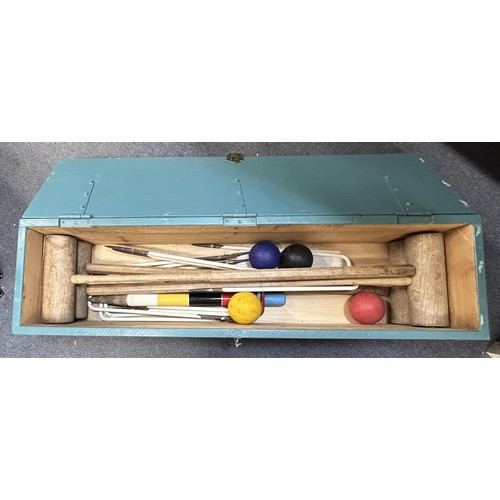 1384 - A Croquet Set