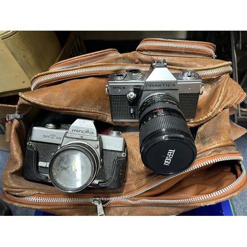 1387 - A Praktica camera, and assorted other cameras, lenses and photography equipment (box)