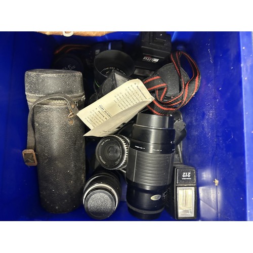 1387 - A Praktica camera, and assorted other cameras, lenses and photography equipment (box)