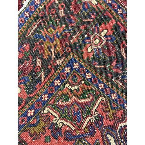 1592 - An Heriz carpet, 294 x 210 cm