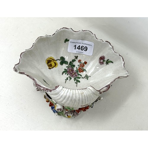 1469 - A mid-18th century Plymouth Porcelain shell salt, with enamel colours, 15.5 cm wide