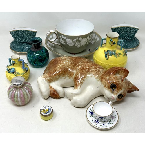 1471 - A Winstanley kitten, a pair of Royal Worcester matchstick holders, and assorted other ceramics (box)