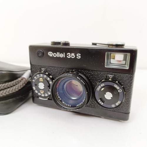 1494 - A Rollei 35S camera, with carrying case