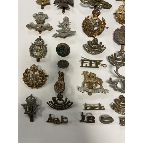 982A - Assorted military and other badges