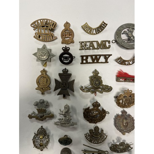 982A - Assorted military and other badges