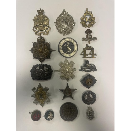 991A - Assorted Victorian and later military badges, and other items