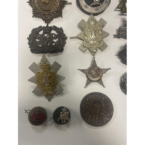 991A - Assorted Victorian and later military badges, and other items