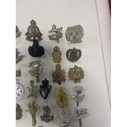 992A - Assorted military and other badges