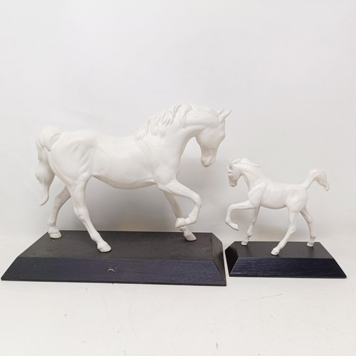 1458 - A Beswick huntsman, another, assorted Beswick horses, Beswick hounds and other Beswick items (qty)