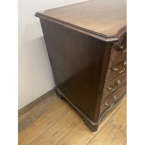 1569 - A serpentine front mahogany commode, 62 cm wide