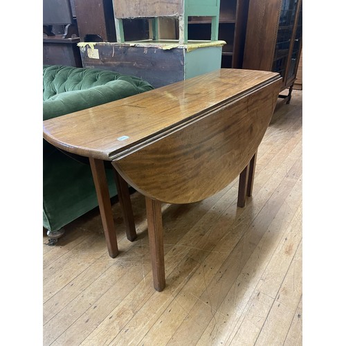 1624 - An 19th century mahogany drop leaf table, 125 cm length x 106 cm wide