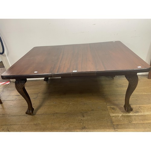 1561 - A mahogany extending dining table, with an extra leaf, extended 154 cm wide, a corner cabinet, a che... 