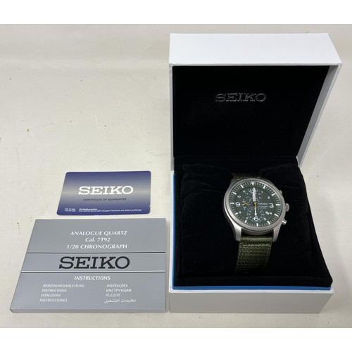 24 - A gentleman's stainless steel Seiko Chronograph 100m wristwatch, on a fabric strap, boxed, with cert... 