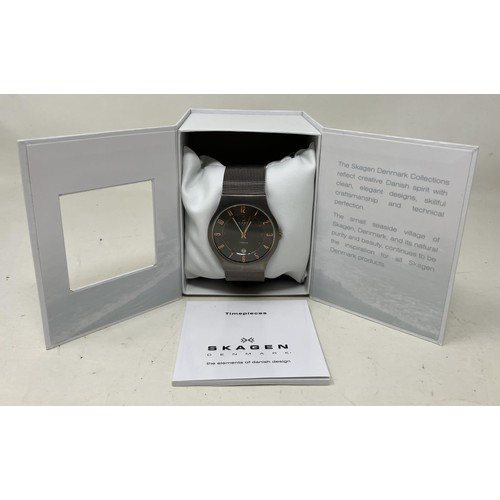 27 - A gentleman's titanium Skagen 233XLTTMO wristwatch, on a steel mesh strap, boxed, with instruction a... 