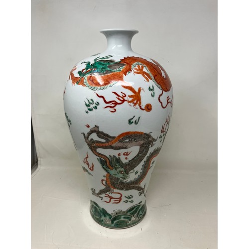 1526 - A Chinese famille verte vase, decorated dragons chasing flaming pearl, six character mark to base, 4... 