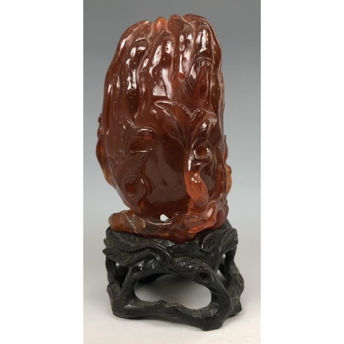 1593 - A Chinese amber vase, in the form of Buddhas hand form (finger citron), probably Qing Dynasty, 18th ... 