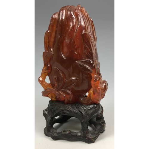 1593 - A Chinese amber vase, in the form of Buddhas hand form (finger citron), probably Qing Dynasty, 18th ... 