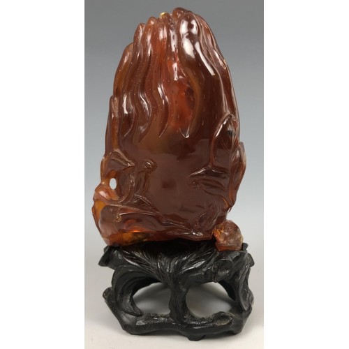 1593 - A Chinese amber vase, in the form of Buddhas hand form (finger citron), probably Qing Dynasty, 18th ... 