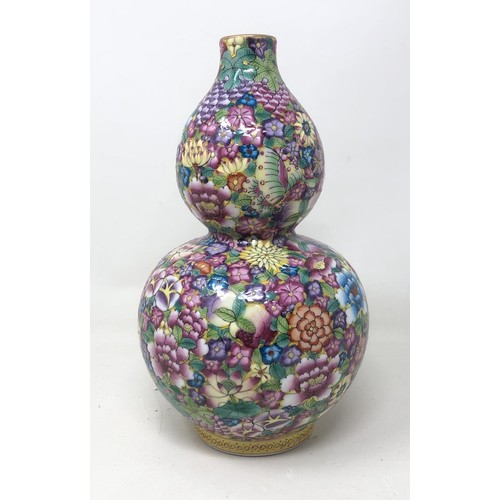 1604 - A Chinese one thousand flower double gourd vase, character mark to base, 22 cm high