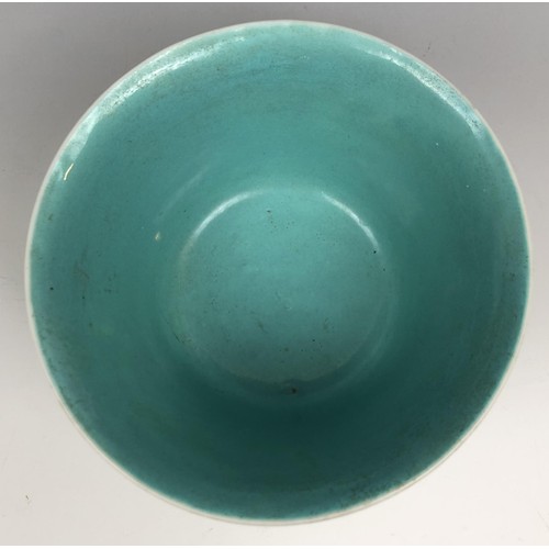 1608 - A Chinese famille verte tea bowl, six character mark to base, 10 cm diameter