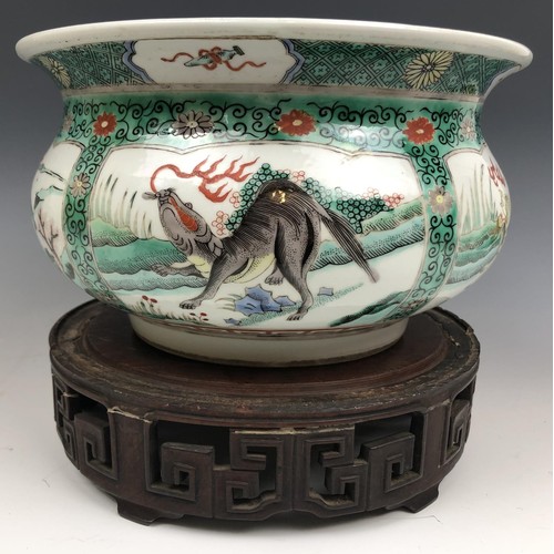 1609 - A Chinese famille verte bowl, decorated beasts, six character mark to base, 20 cm diameter, on a car... 