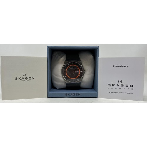 33 - A gentleman's titanium Skagen SKW6007 wristwatch, on a stainless steel mesh strap, boxed, with warra... 