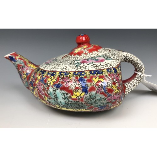 1623 - A Chinese teapot, character mark to base, 15 cm wide