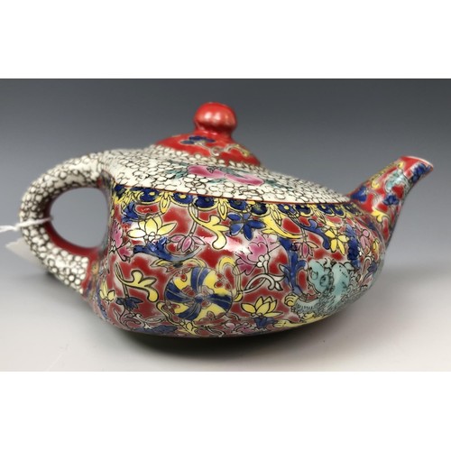 1623 - A Chinese teapot, character mark to base, 15 cm wide